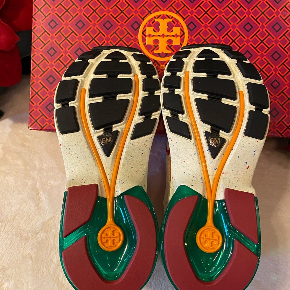 🎉HOST PICK🎉TORY BURCH GOOD LUCK TECH TRAINER - Picture 9 of 11